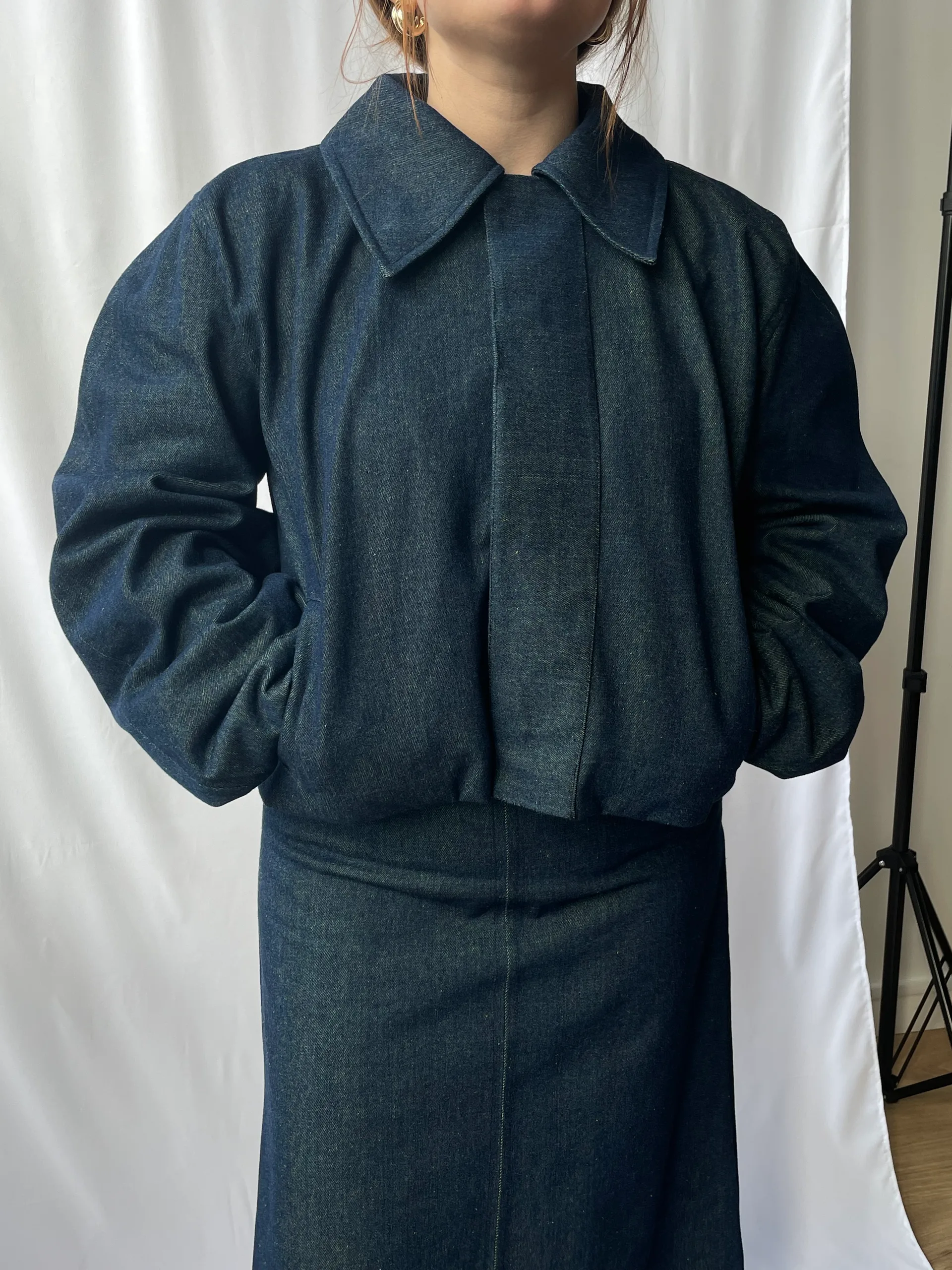 Vue de face de la veste La Gonflée, version 1 en jean 