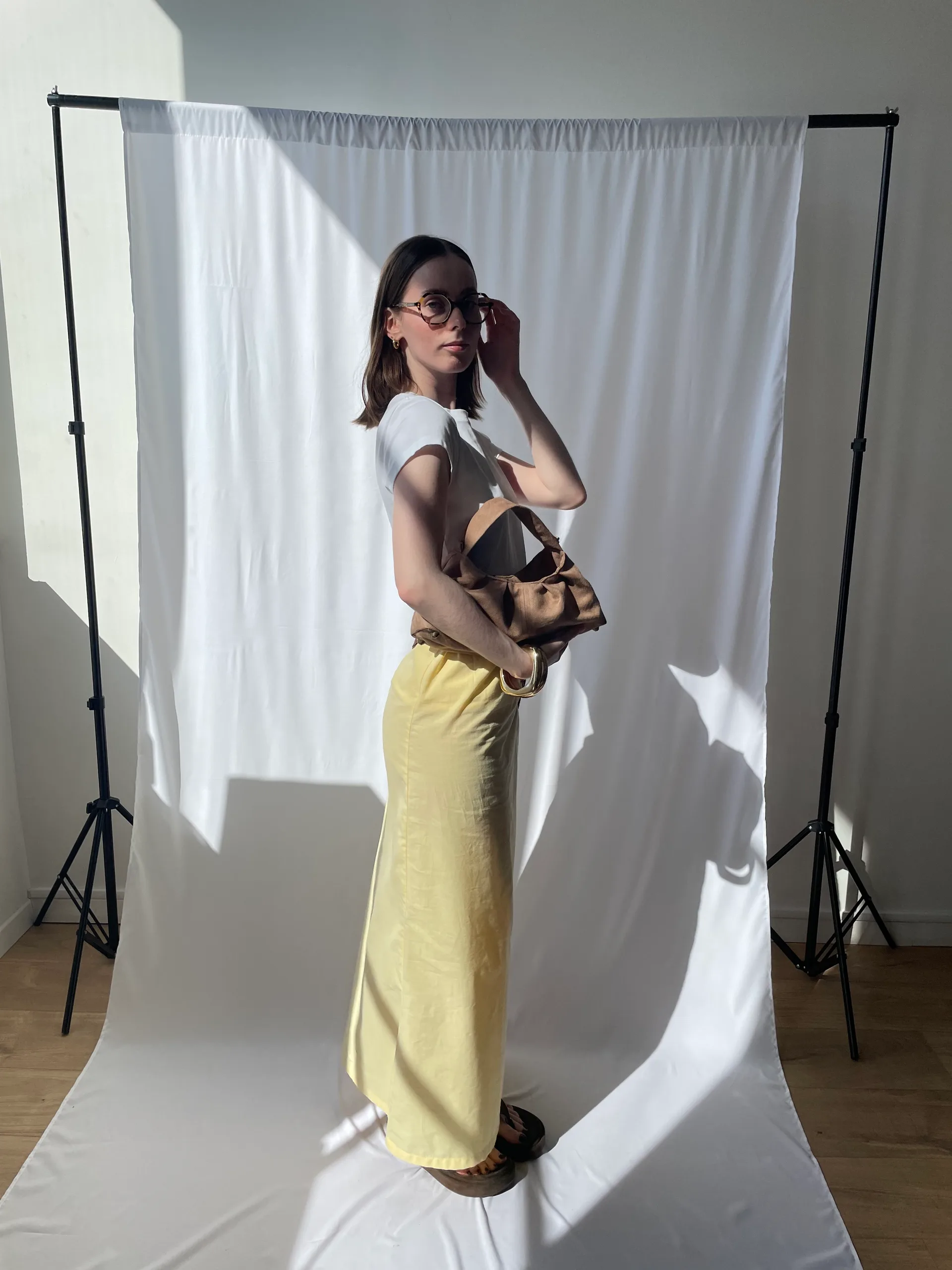Vue de face du look 2 avec Le Plissé MINI et La Ligne MAXI - Édition 01 