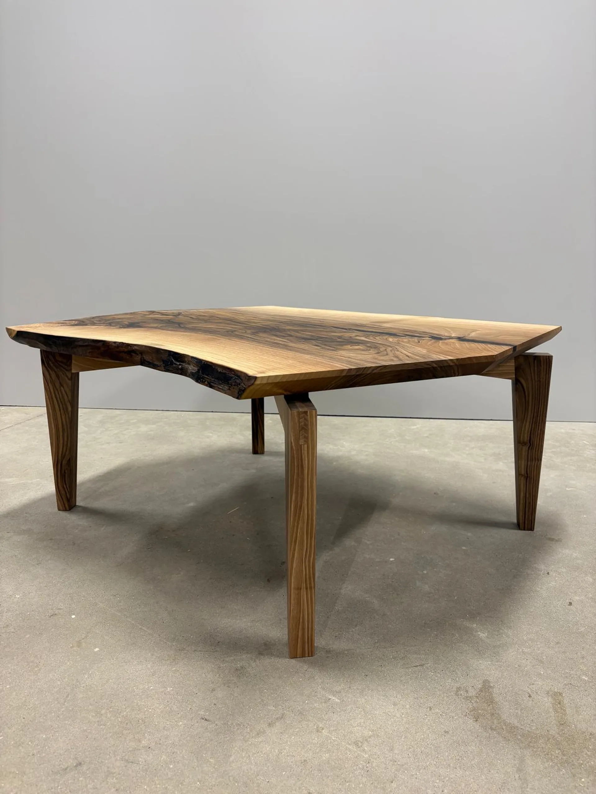 Table en noyer N1