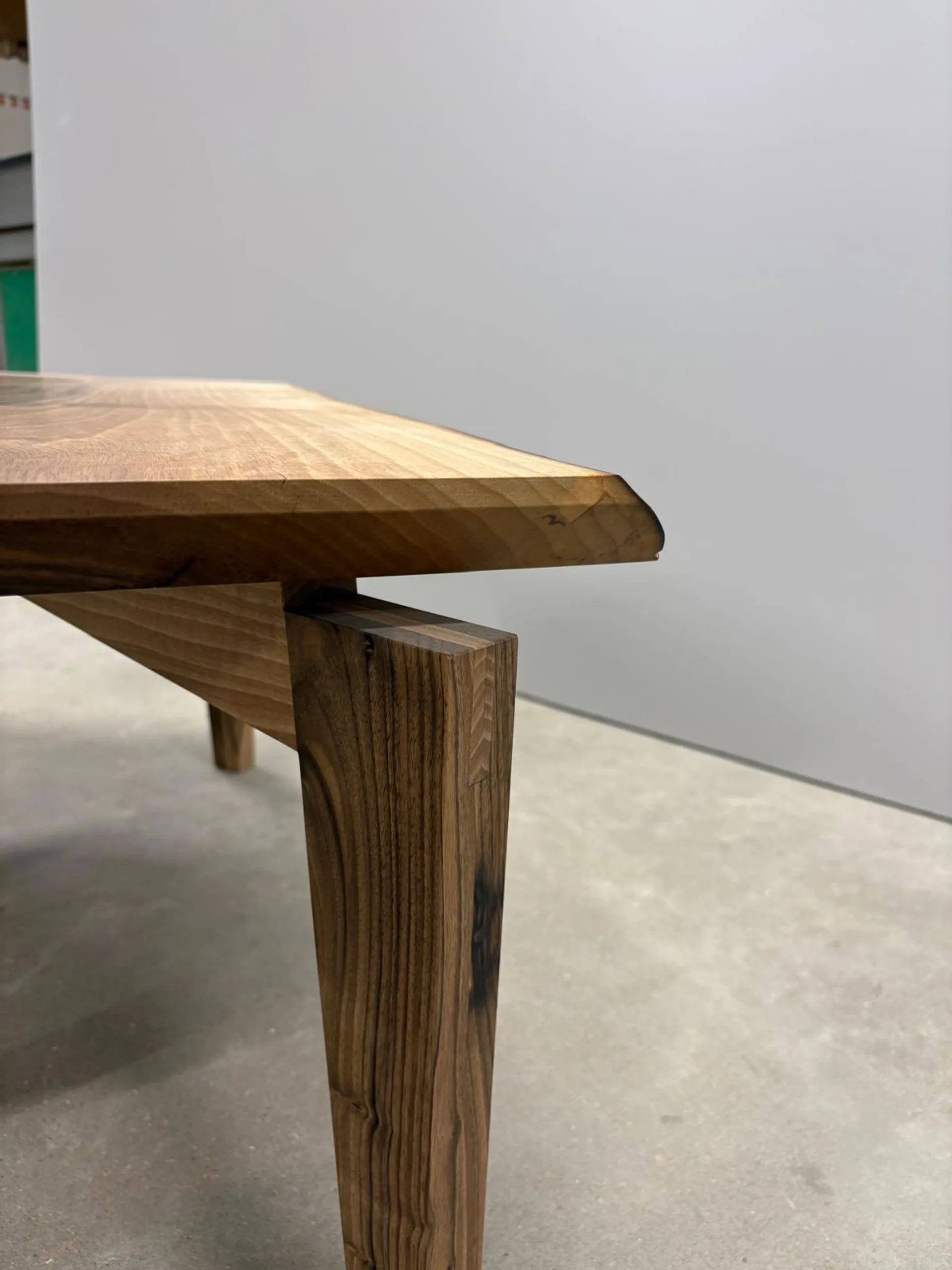 Table en noyer N1
