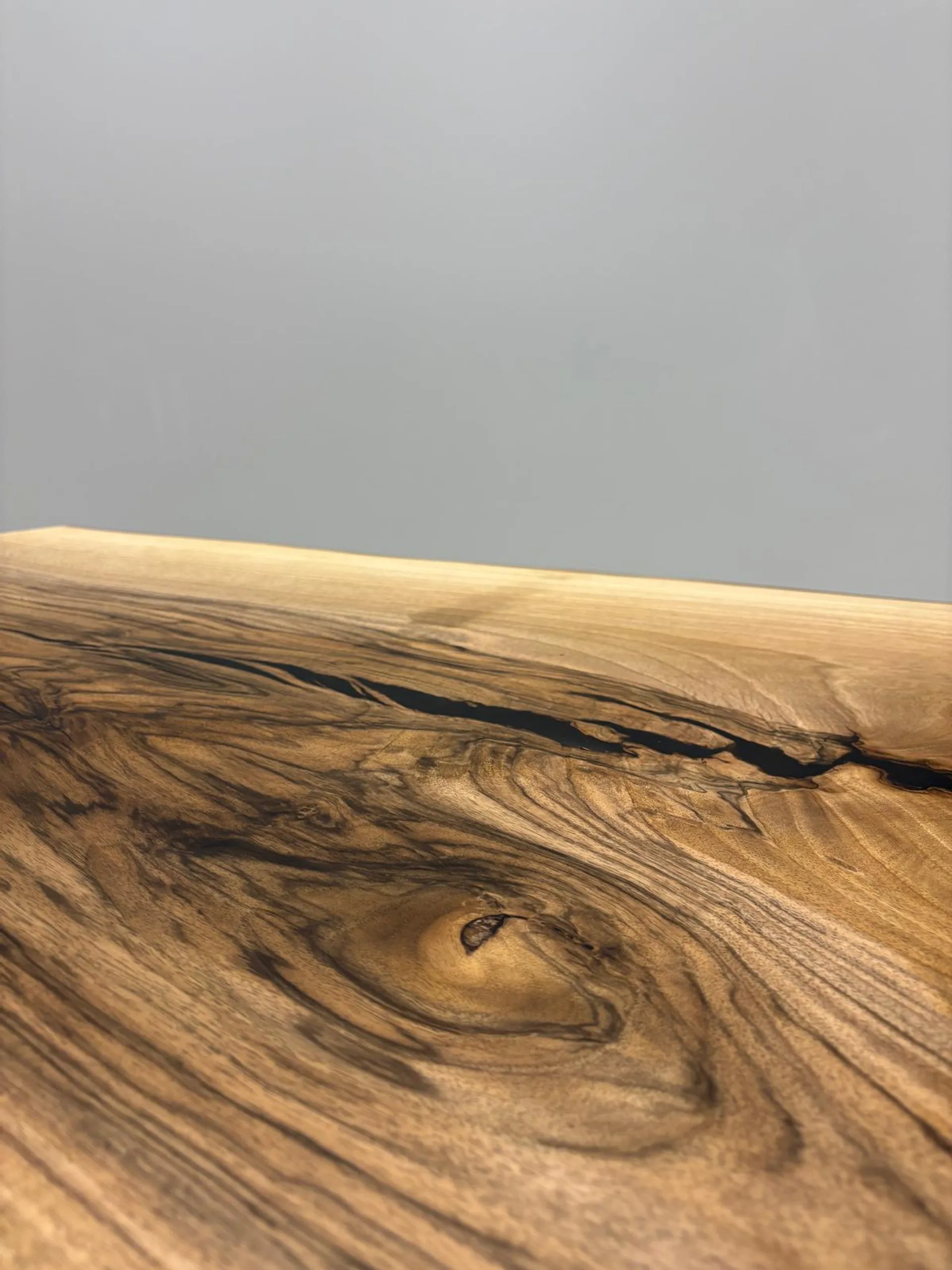 Table en noyer N1