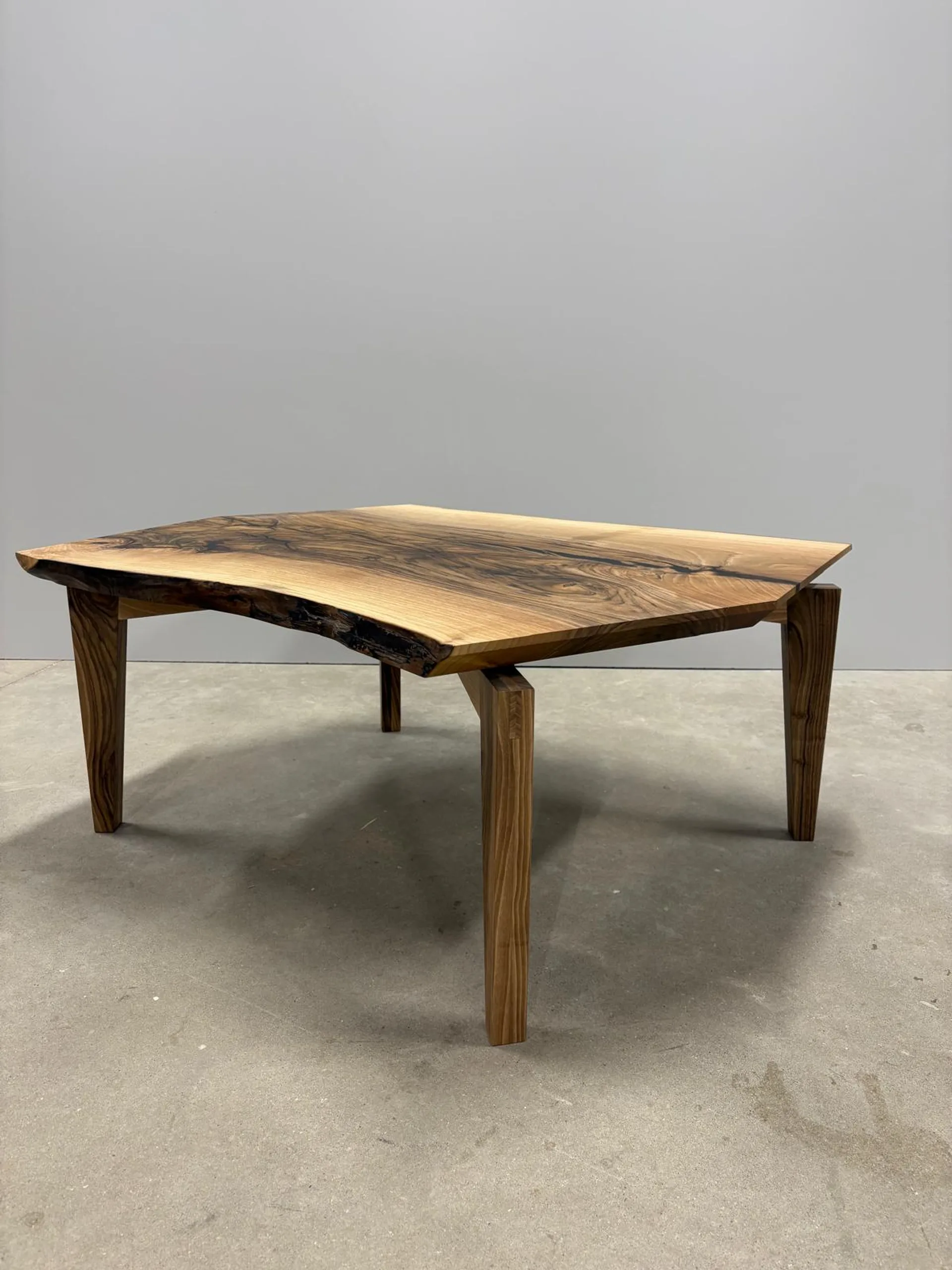 Table en noyer N1