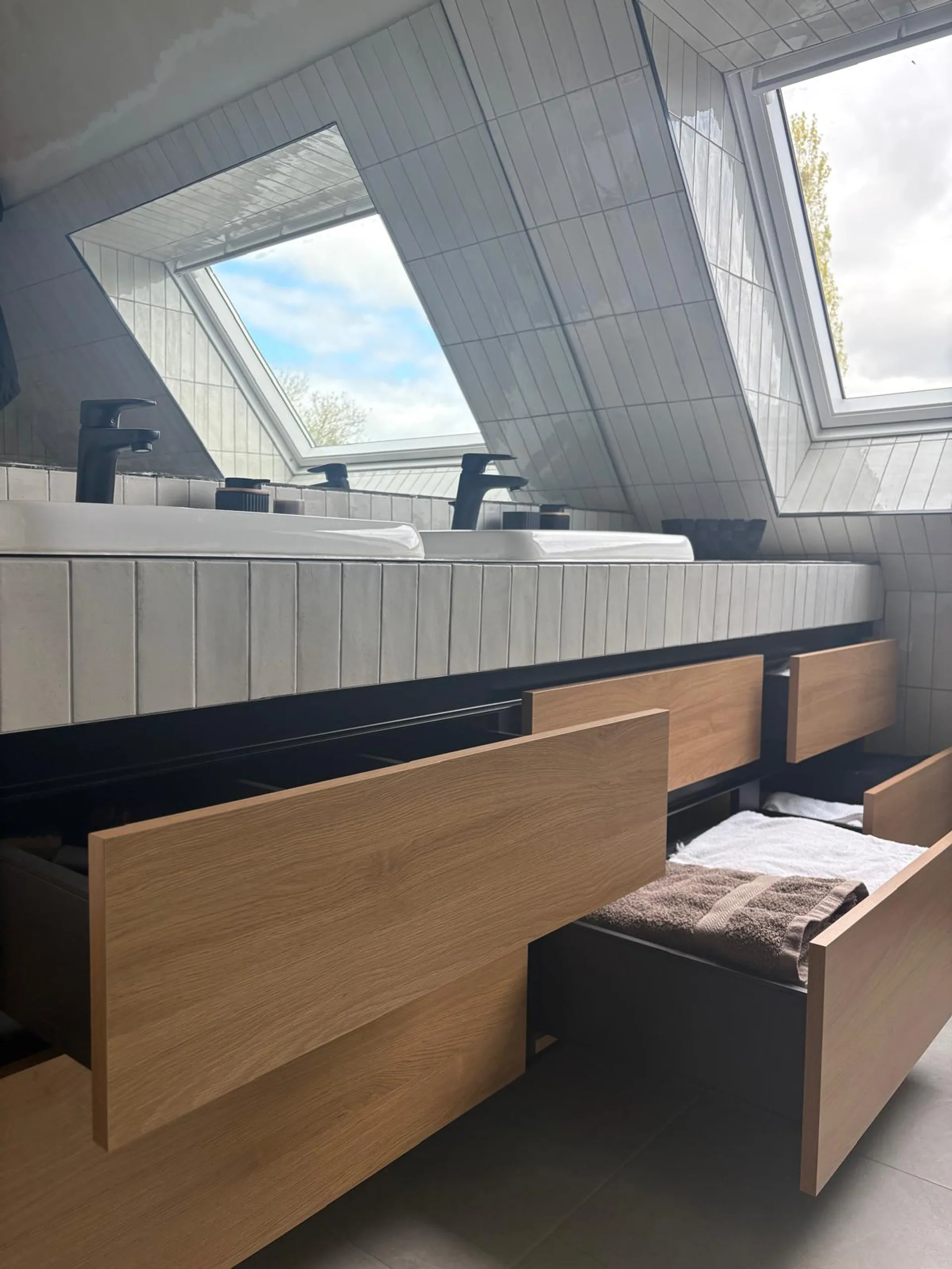 Meuble de salle de bain sur mesure 6 tiroir a crach
