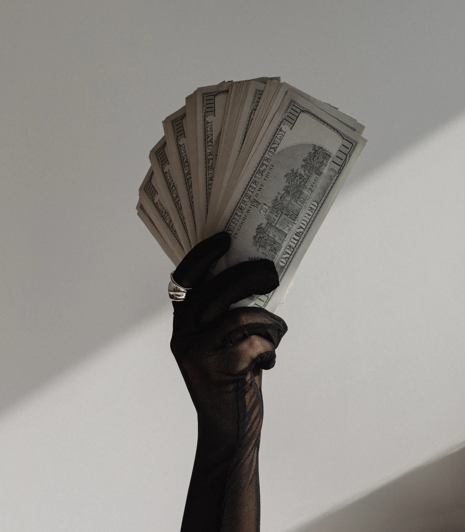 main avec billets